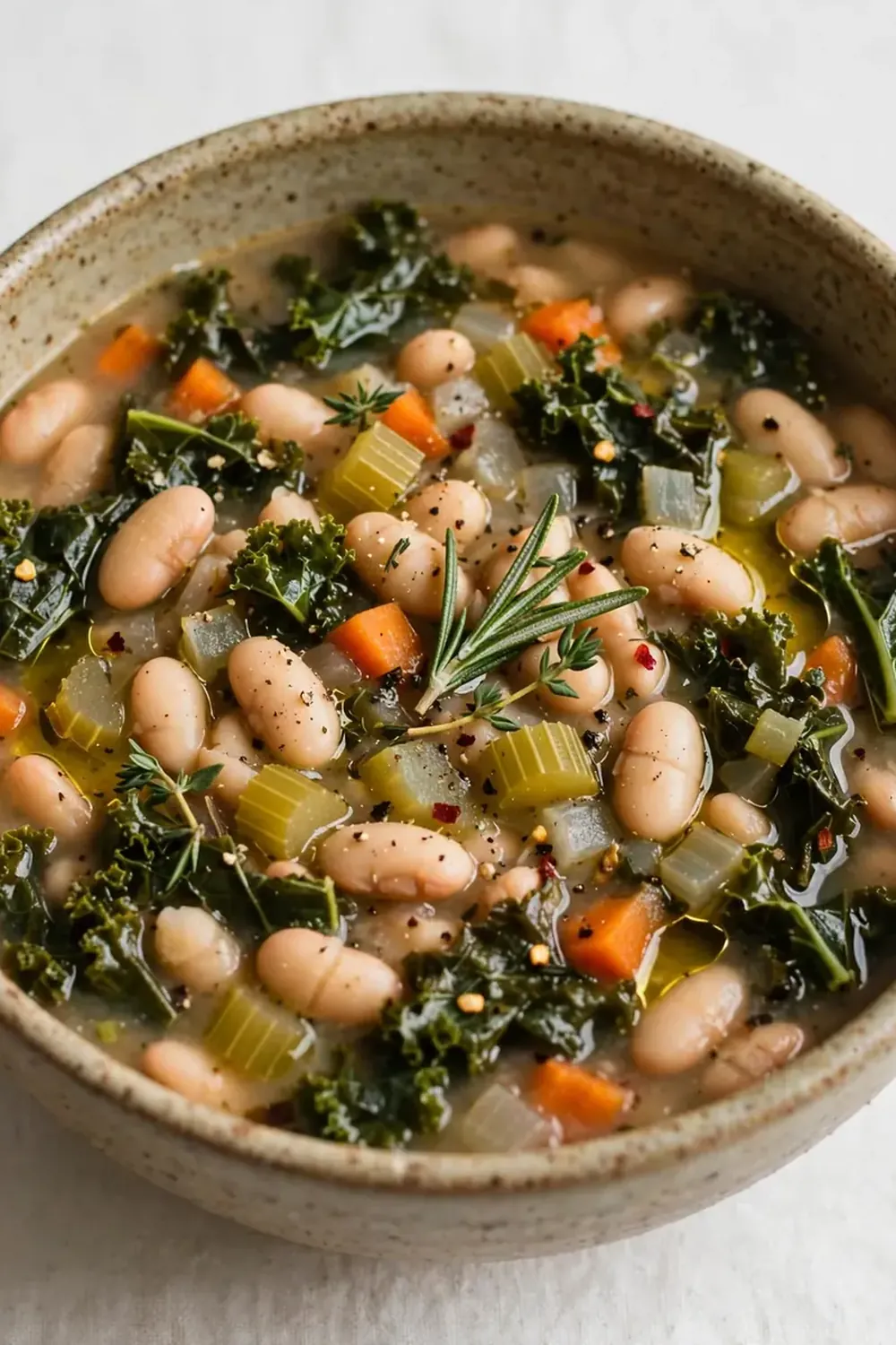 Slow Cooker Tuscan White Bean and Kale Soup